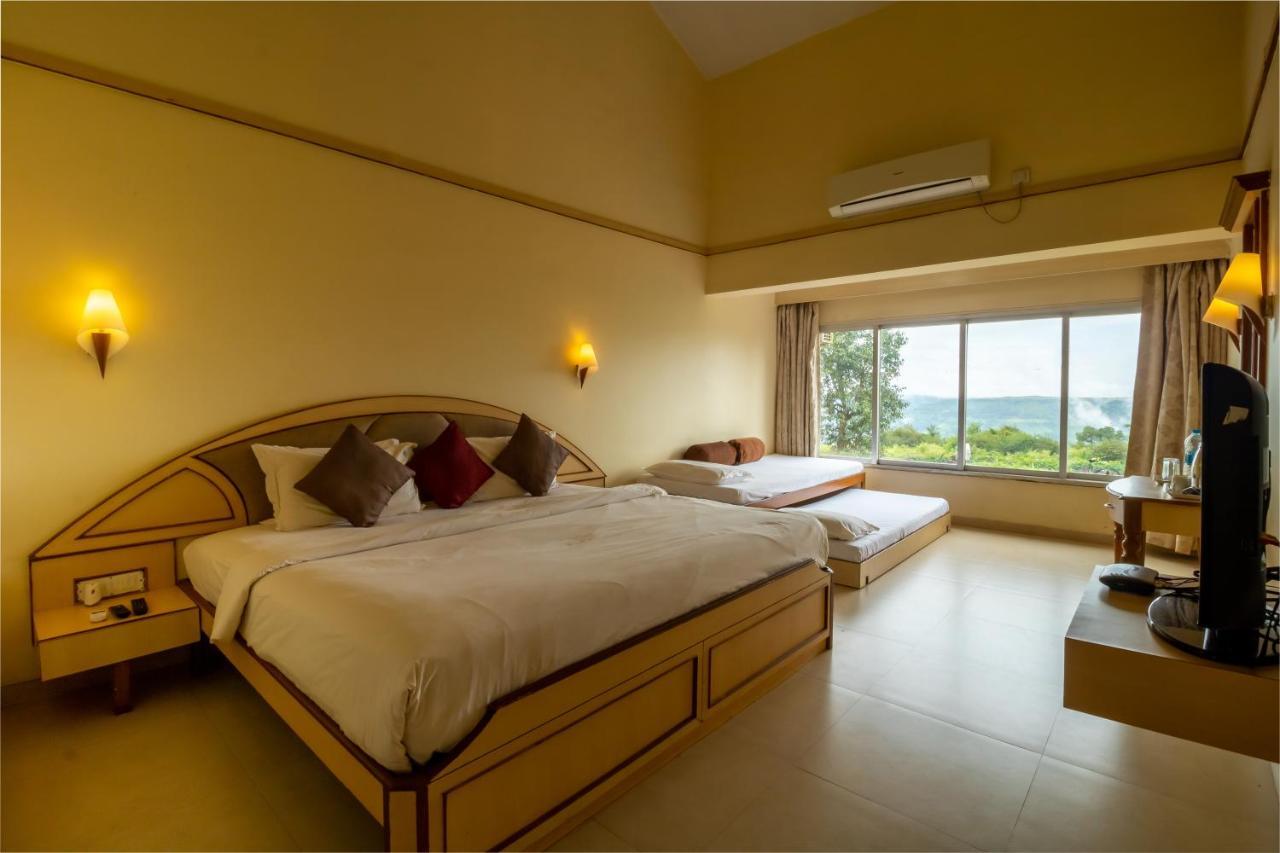 Aveda Blue Country Resort Panchgani Exterior foto