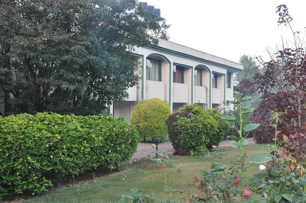 Aveda Blue Country Resort Panchgani Exterior foto