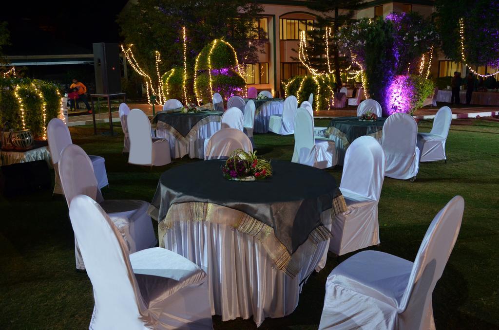 Aveda Blue Country Resort Panchgani Exterior foto