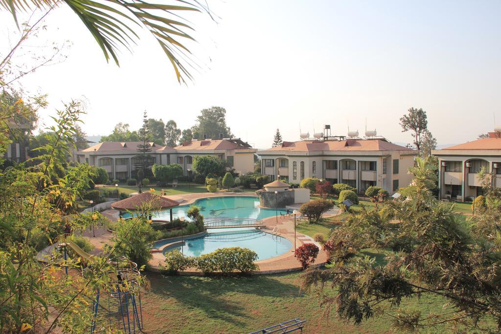 Aveda Blue Country Resort Panchgani Exterior foto