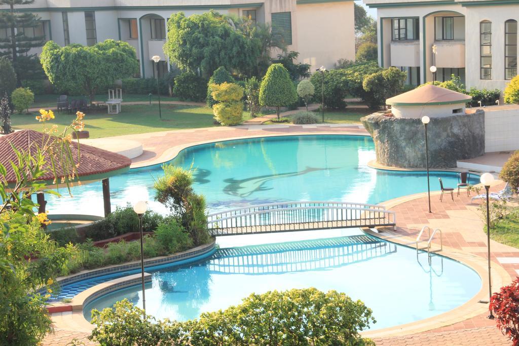 Aveda Blue Country Resort Panchgani Exterior foto