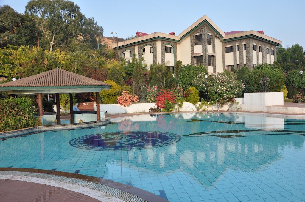 Aveda Blue Country Resort Panchgani Exterior foto